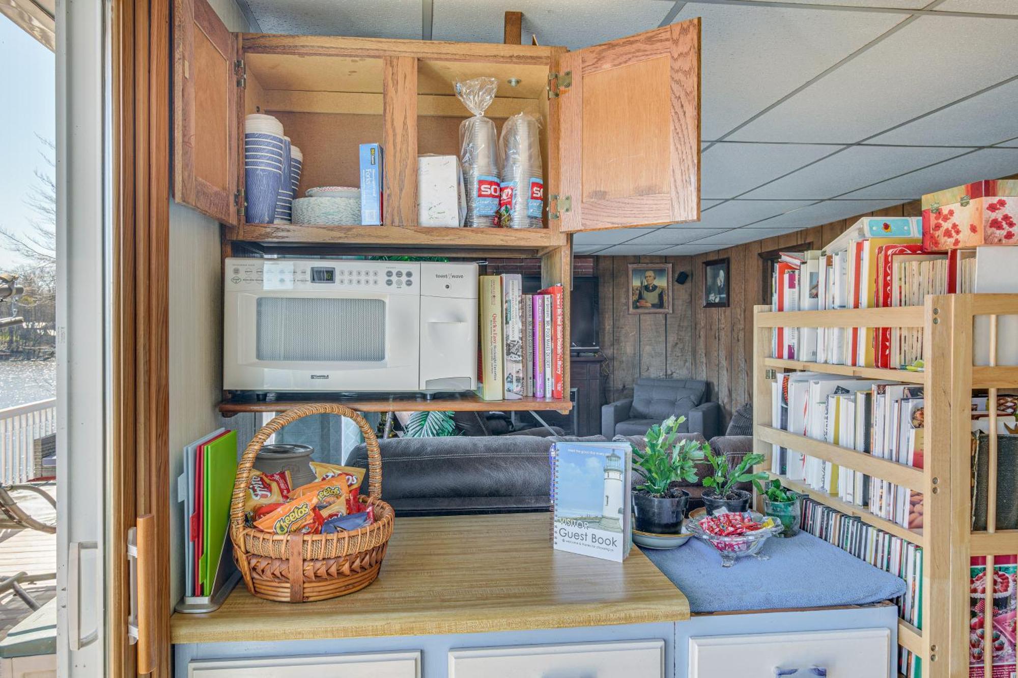 Waterfront Wolcott Vacation Rental With Deck And Views Екстериор снимка